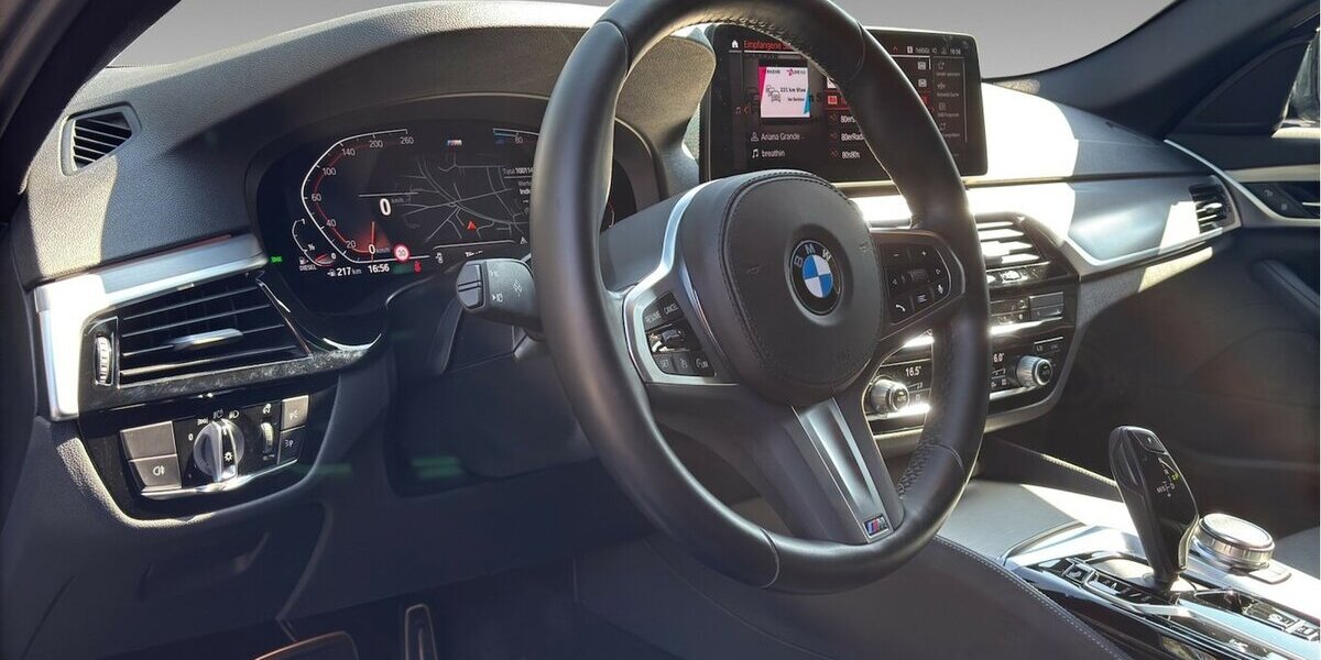 BMW 520d M-Sport Pro Leder Kamera LED ComfortSitz 99.895 km 29.900 &euro; Wuppertal 42327