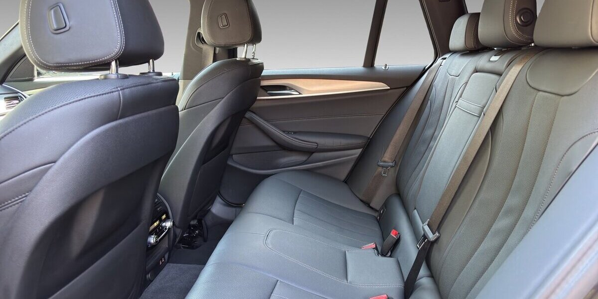 BMW 520d M-Sport Pro Leder Kamera LED ComfortSitz 99.895 km 29.900 &euro; Wuppertal 42327