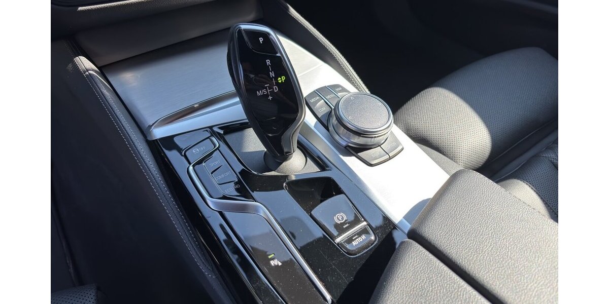 BMW 520d M-Sport Pro Leder Kamera LED ComfortSitz 99.895 km 29.900 &euro; Wuppertal 42327